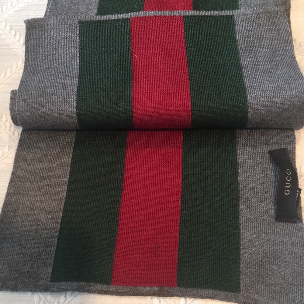 Men’s Gucci scarf